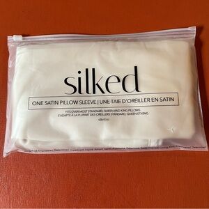 Silked Satin Pillow Sleeve - Light Cream